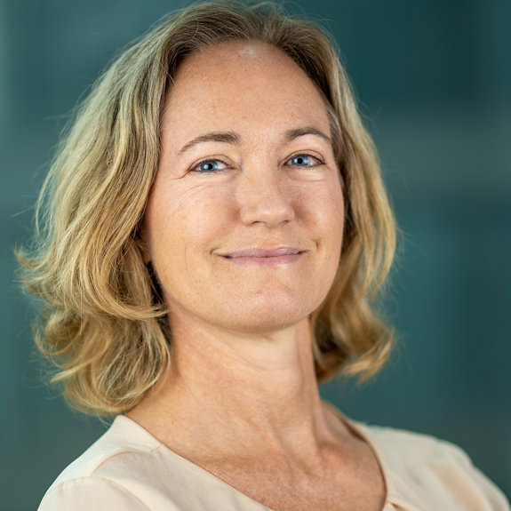 a person with blonde hair